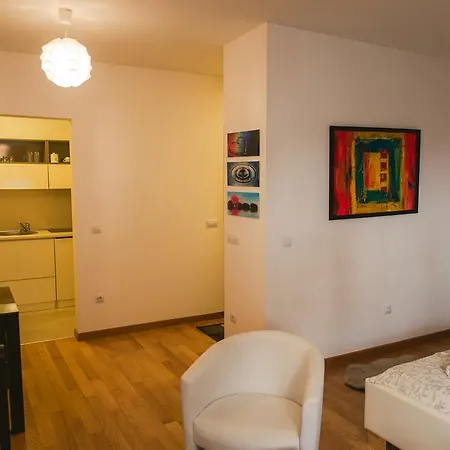 Maja Apartament *